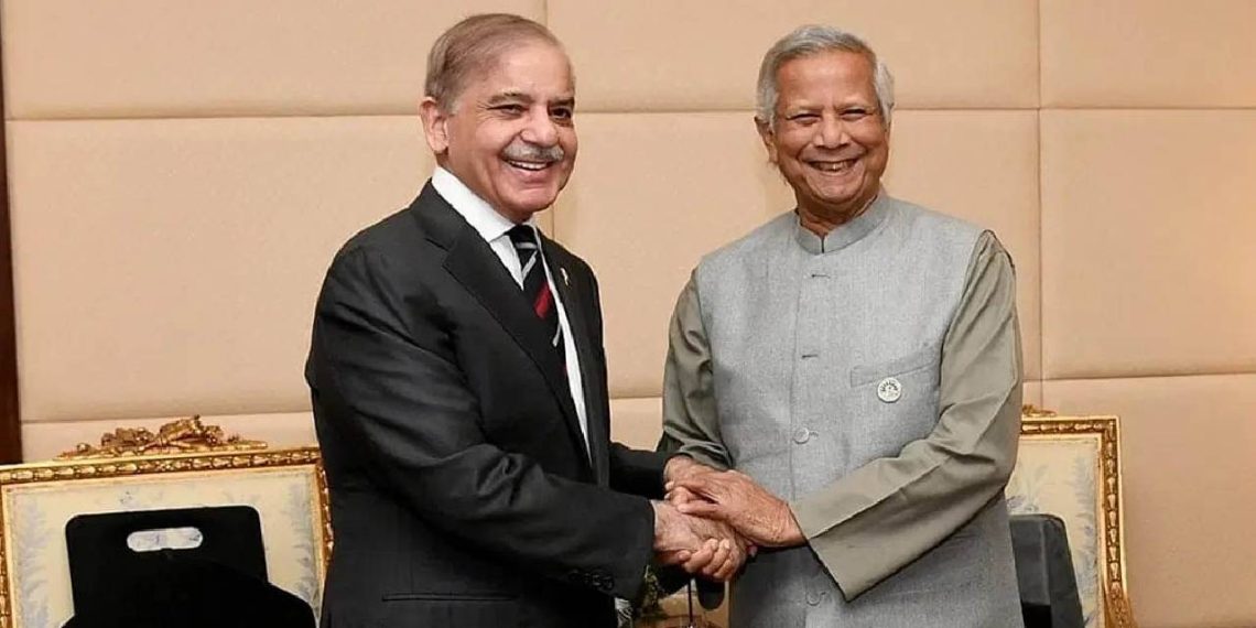 কোন পথে যে চলি! দোটানায় পড়ে পাকিস্তান ছুঁটলেন ইউনূস