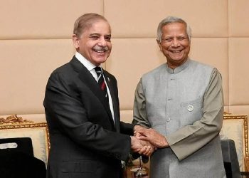 কোন পথে যে চলি! দোটানায় পড়ে পাকিস্তান ছুঁটলেন ইউনূস