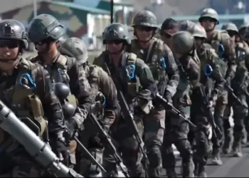 পুরীর সমুদ্রে ভারতীয় সেনার মহড়া চলছে, নজর রাখছে বাংলাদেশের সেনা, যুদ্ধের প্রস্তুতি তুঙ্গে