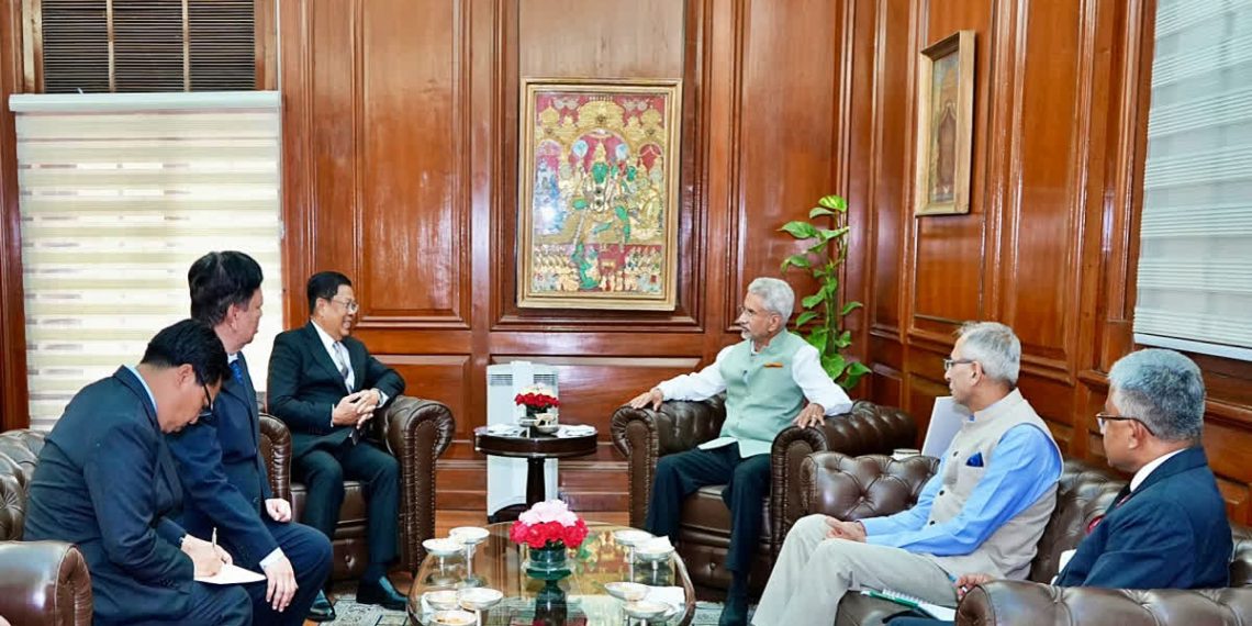 ভারত-আরাকান বৈঠক! বাংলাদেশী জাহাজ কে আটকে দিল আরাকান, ভারতের চালেই বাংলাদেশ দখল আরাকানের