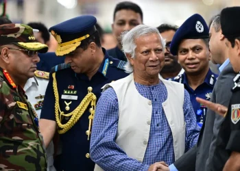 ইউনূসের বিপরীতে সেনাপ্রধান, ভারতের সঙ্গে সুসম্পর্কে বার্তা, হাসিনাকে ফোন সেনাপ্রধানের