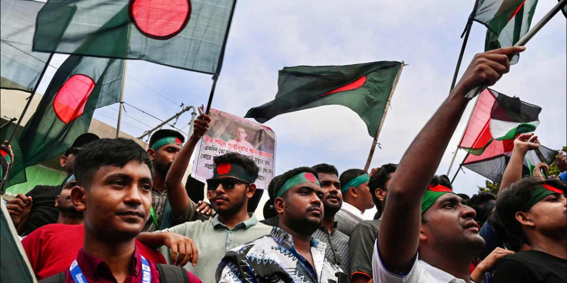 ভয়ংকর সংঘাতে সেনাপ্রধান-ইউনূস, জামাত হেফাজত সরকার গঠনের পথে! সরাসরি হাসিনাকে ফোন সেনাপ্রধানের