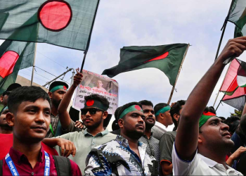 ভয়ংকর সংঘাতে সেনাপ্রধান-ইউনূস,  জামাত হেফাজত সরকার গঠনের পথে!  সরাসরি হাসিনাকে ফোন সেনাপ্রধানের