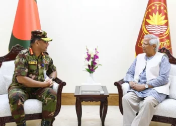 ইউনূস কেন সেনাপ্রধানের বিরুদ্ধে গিয়ে ভারতের সঙ্গে যুদ্ধ চাইছে?