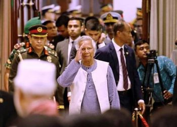 বাংলাদেশের ফাঁকা ময়দানে একাই “বাদশাহ” ইউনুস!