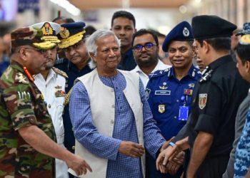 ইউনূসকে ভারত বিরোধী প্রচার না করার হুশিয়ারী সেনাপ্রধানের