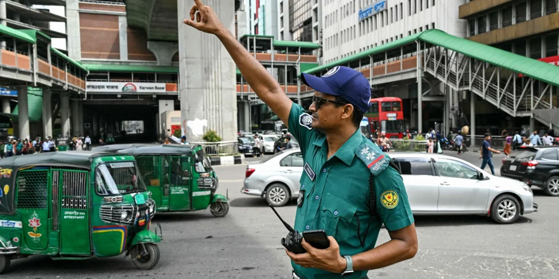 দেশের পুলিশ ইউনূসের চাকর। সংঘর্ষে জড়ালেন সেনাপ্রধান-ইউনূস। ইউনূসকে আর মানবে না সেনাপ্রধান!