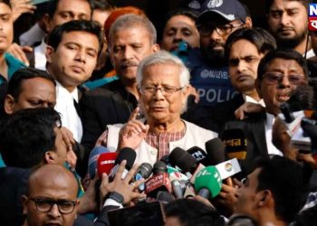 সিংহাসন গেল ইউনূসের, জেগে উঠেছে জনতা, ঝড় উঠেছে পদ্মাপাড়ে