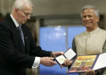 ফৌজদারি অপরাধ ইউনূসের, ক্ষমতা হারাচ্ছেন নোবেলজয়ী! প্রশ্নবাণে বিদ্ধ সেনাপ্রধান