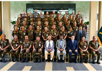 বাংলাদেশ সেনায় ফাটল! পাঁচ সেনাকর্তা নিখোঁজ, ধর্মের আফিমে বুঁদ সেনাপ্রধান!