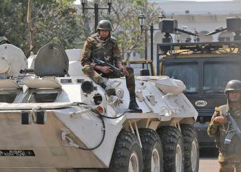 “অপারেশন ডেভিল হান্ট” আড়াআড়ি বিভক্ত করে দিল সেনাবাহিনীকে, সেনাকর্তাদের চাপে সেনাপ্রধান