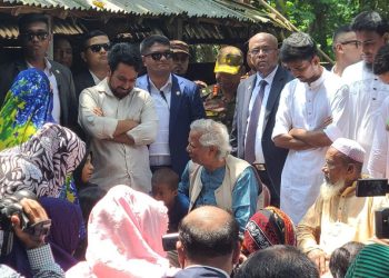 বাংলাদেশ সেনাতেই যত গন্ডগোল! বিভাজনের রাজনীতিতে হুঁশিয়ারি সেনাপ্রধানের