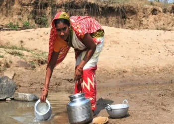২০২৫ সালেও খালের পাশে চুয়া থেকেই পানীয়জল