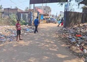 স্বাস্থ্যকেন্দ্র না ড্রাম্পিং গ্রাউন্ড!