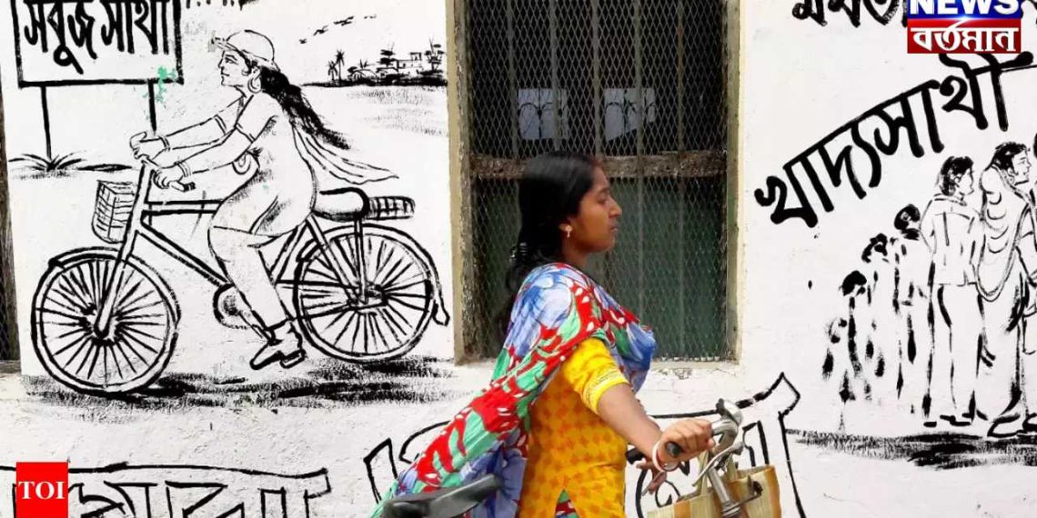 বিজেপির ভাষাতেই তৃনমূলের পাল্টা পোস্টার