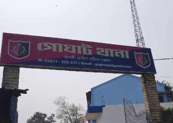 বাবা মা HIV- আক্রান্ত, স্কুলে ঢুকতে বাঁধা ছেলেকে