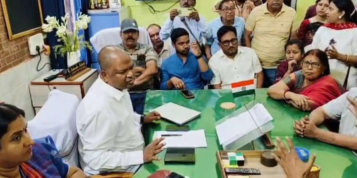 ভুয়ো কল সেন্টারে হানা বিধাননগর সিটি পুলিশের