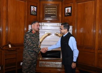 ভারতের হাইকমিশনার ও সেনাপ্রধান উপেন্দ্র দ্বিবেদীর নজীরবিহীন সাক্ষাৎ কিসের ইঙ্গিত?