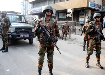 সেনাপ্রধানের নেতৃত্বে রাস্তায় সেনা, দিল্লী থেকে কলকাতায় শেখ হাসিনা