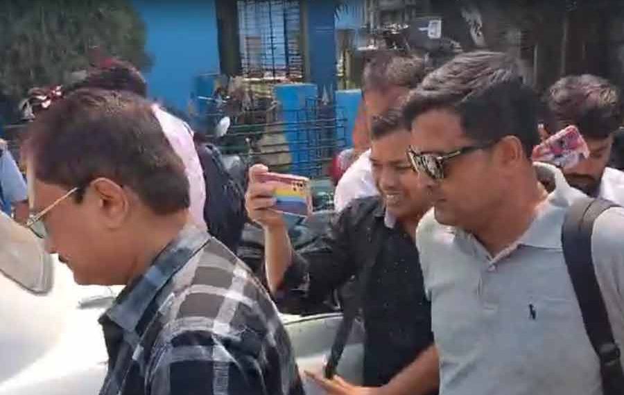 আর্থিক দুর্নীতির অভিযোগে সিবিআই হাতে গ্রেফতার মালদা মেডিকেল কলেজের ফেসিলিটি ম্যানেজার