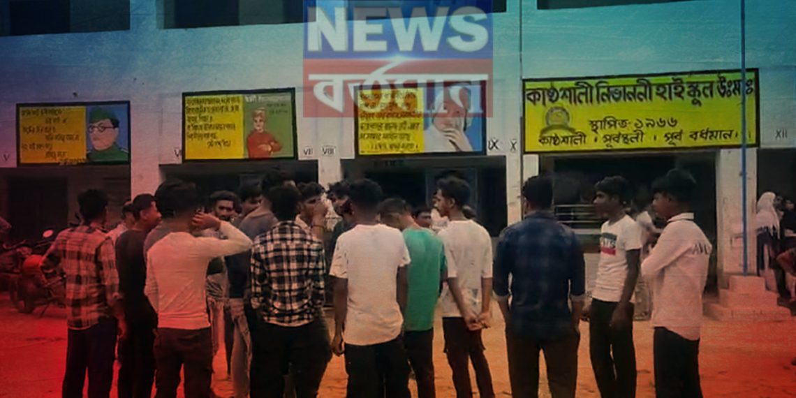 তিন শিক্ষকের অশ্লীল মেসেজ ছাত্রীদের