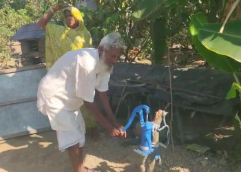 পানিয় জলের দাবীতে বিক্ষোভে মহিলারা
