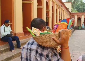 লক্ষ্মী-গণেশ আর হালখাতা নিয়ে ব্যস্ত ব্যবসায়ীরা