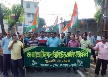 নববর্ষের দিনেও শ্রমিক বিক্ষোভ হুগলিতে