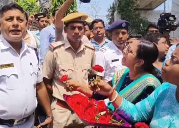 চিকিৎসক থেকে শিক্ষক, আন্দোলনের ভাষা এক  দিদিমনির পুলিশের কি ফুলে এলার্জি?