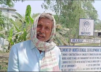 রাস্তা তৈরিতে বেনিয়ম, ইঞ্জিনিয়ারকে ঘিরে বিক্ষোভ