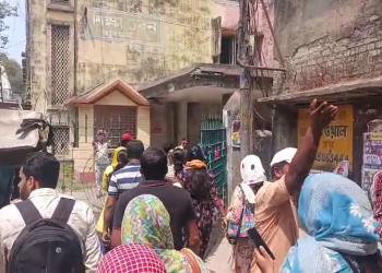 জেলা শিক্ষাদপ্তর ঘেরাও, চাকরি হারাদের