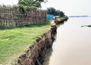 ক্ষতিপূরণের দাবিতে বিক্ষোভে সামিল জমিদাতারা