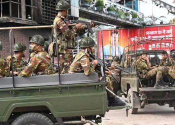 দেশের বাইরে ইউনূস, অ্যাকশন মোডে বাংলাদেশ সেনা