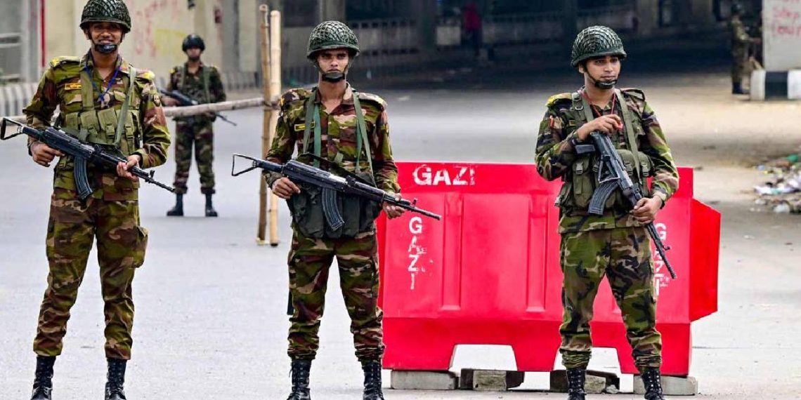 দেশে ফিরছে সেনাশাসন! মুক্তিযুদ্ধের চেতনায় সেনাপ্রধান, ঘোঁট পাকাচ্ছে ইউনূস বাহিনী