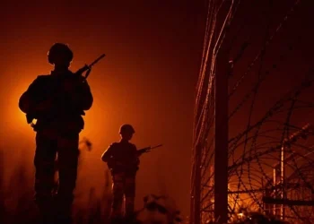 পাকিস্তানের “না-পাক” চেষ্টা বানচাল কাশ্মীরে  এবার ভারতীয় সেনা নয়, বরং জঙ্গিদের সবক শেখাল বিএসএফ!