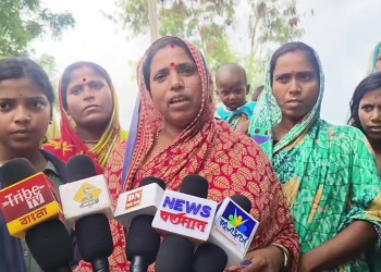 জলের দাবিতে বিধায়কের পথ আটকালেন মহিলারা