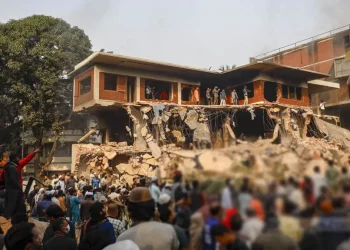 লন্ডনে মুজিবের বাড়ি ভাঙ্গা প্রসঙ্গে ঢোক গিললেন ইউনূস! প্রশাসনের নিষ্ক্রিয়তা কেন? জবাবে ল্যাজে-গোবরে প্রধান উপদেষ্টা