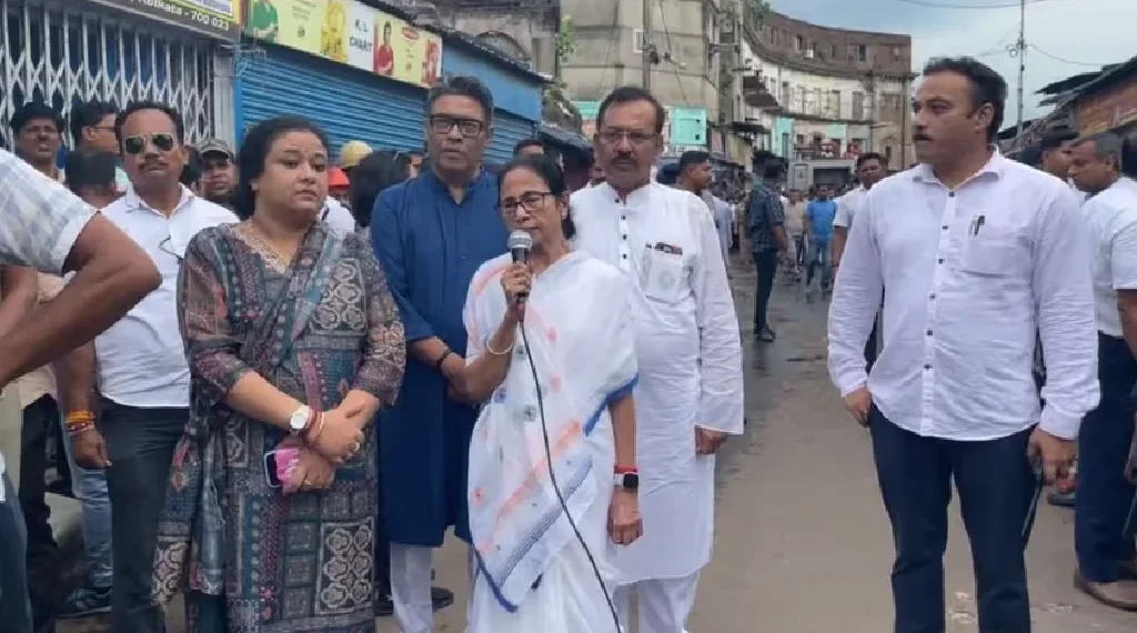 খিদিরপুরে ক্ষতিগ্রস্থ দোকানদারদের প্রশ্ন মুখ্যমন্ত্রীকে মেজাজ হারালেন মমতা! বিধানসভা ভোটের আগে অশনিসংকেত?