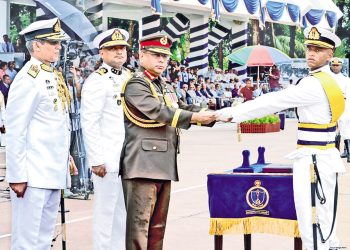 বাংলাদেশের নৌবাহিনীকে কেন “সার্বভৌমত্ব রক্ষায়” সজাগ থাকার নির্দেশ দিলেন জেনারেল ওয়াকার?