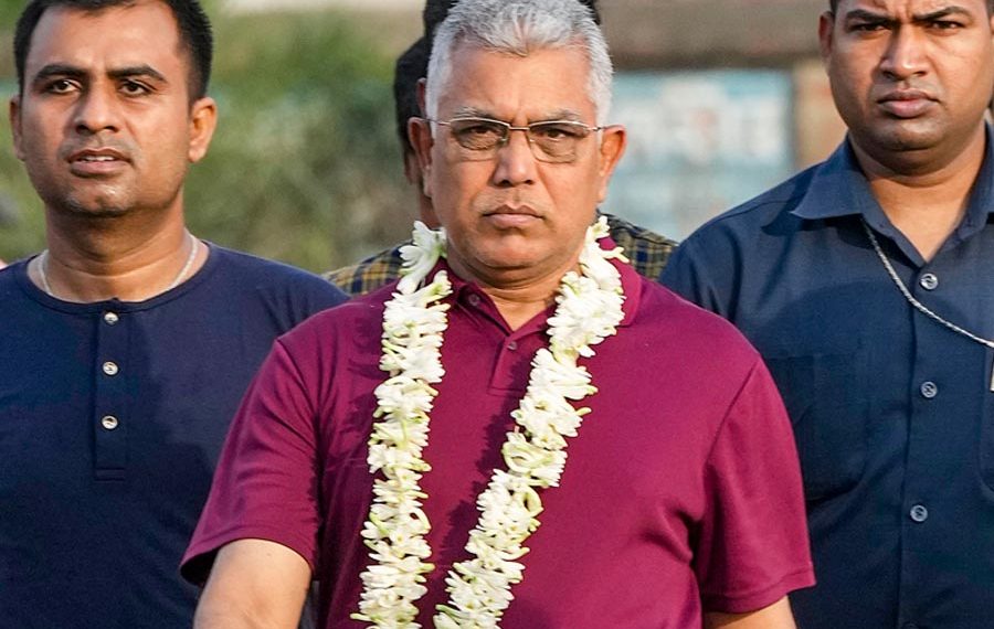 তৃণমূল-বিজেপিকে লেজে খেলাচ্ছে দিলীপ ঘোষ? নজরে একুশের মঞ্চ…