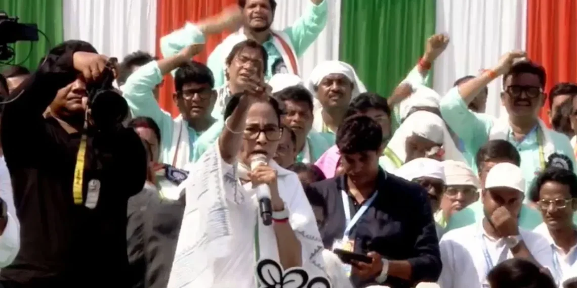 একুশে জুলাই : আক্রান্ত কংগ্রেস, অভিযুক্ত সিপিএম আজ মঞ্চ বাঁধে তৃণমূল, গালি খায় বিজেপি