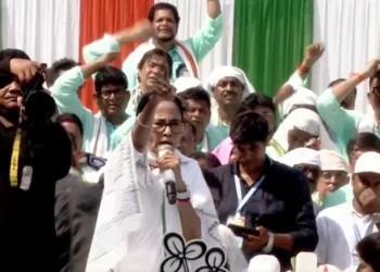 একুশে জুলাই : আক্রান্ত কংগ্রেস, অভিযুক্ত সিপিএম  আজ মঞ্চ বাঁধে তৃণমূল, গালি খায় বিজেপি