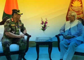 “বাংলাদেশের সামনে ভয়ানক দিন আসতেছে”!  সেনাপ্রধানকে তেল মারতে ক্যাণ্টনমেন্টে গেলেন ইউনূস?