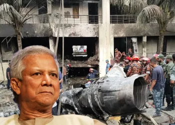 উপদেষ্টাদের ঘিরে ফেলছে সাধারণ মানুষ! এবার কি তবে প্রধান উপদেষ্টার পালা?