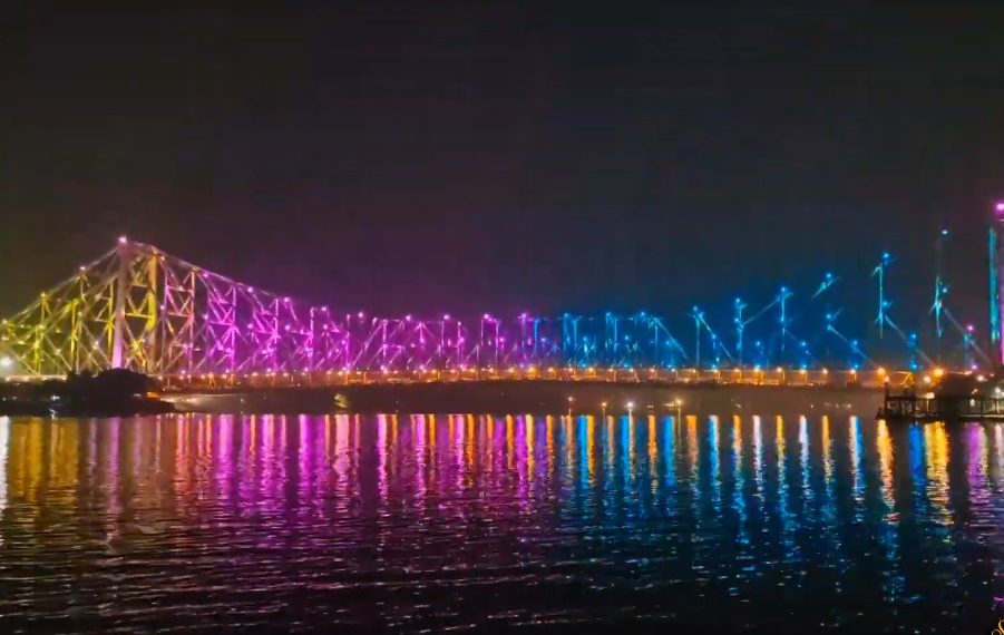 আলোকের এই ঝর্ণাধারায় ভাসবে হাওড়া ব্রিজ