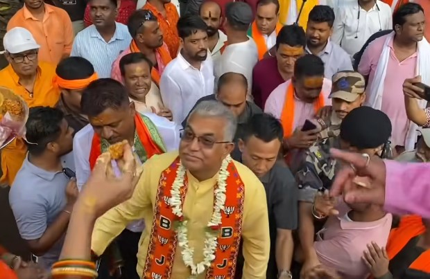 মেলালেন তিনি মেলালেন