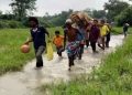 হাঁটু সমান কাঁদা পেরিয়ে যেতে হয় শ্মশান