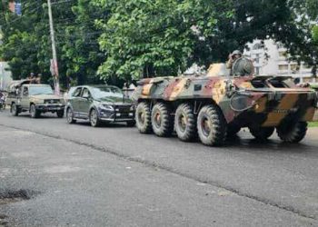 লজ্জার নজির গড়ল বাংলাদেশ সেনা!  দেশের জনগণকেই দমন করতে রাস্তায় নামালো সাজোয়া ট্যাঙ্ক!