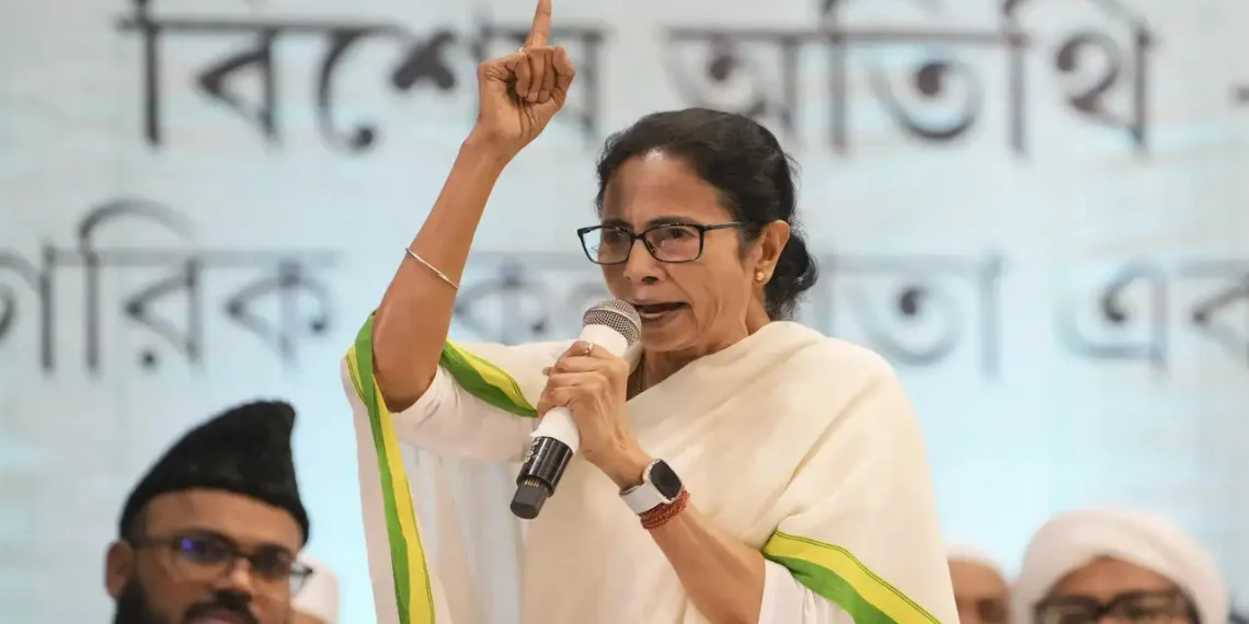 কমিশন আসবে-যাবে, থাকবে সরকার জেলাশাসক, পুলিশ সুপার, বিডিওদের ‘বার্তা’ দিলেন মুখ্যমন্ত্রী