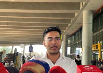 বাংলায় বিরোধী, দিল্লিতে একজোট! অভিষেকের ফের নির্বাচন কমিশন ঘেরাওয়ের ডাক